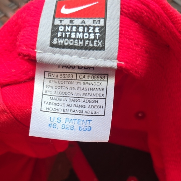 Nike Red Team Cap - Picture 2 of 5